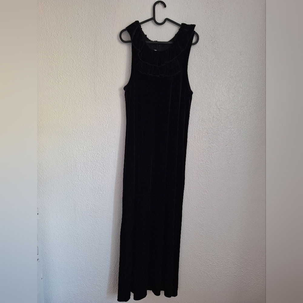 SOFIA RYE PARIS Vintage Velvet Elegant Black Ruffled Maxi Dress